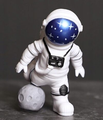 Figurka kosmonauta-piłka